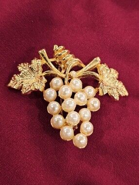 Vintage Signed LIA Gold Tone Faux Pearl Grape Cluster Botanical Fruit Brooch Pin